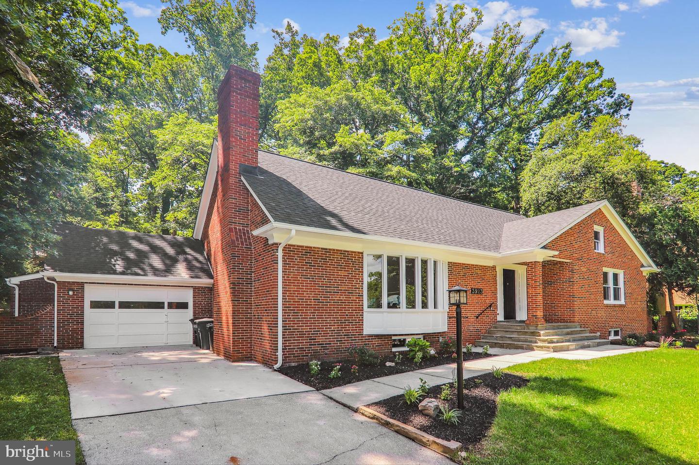 3923 Commander Dr Property Photo