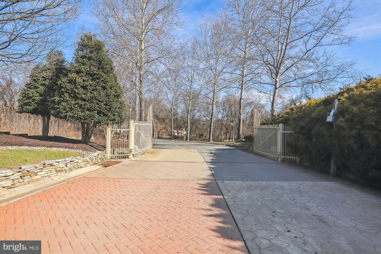 600 Robert Crain Hwy Property Photo 11