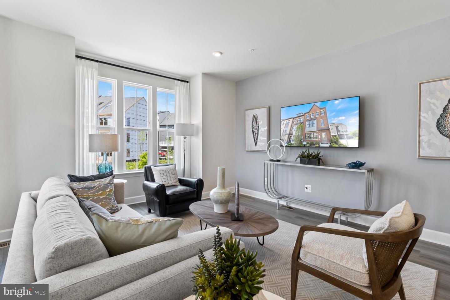 3401 Carnaby St Property Photo 11