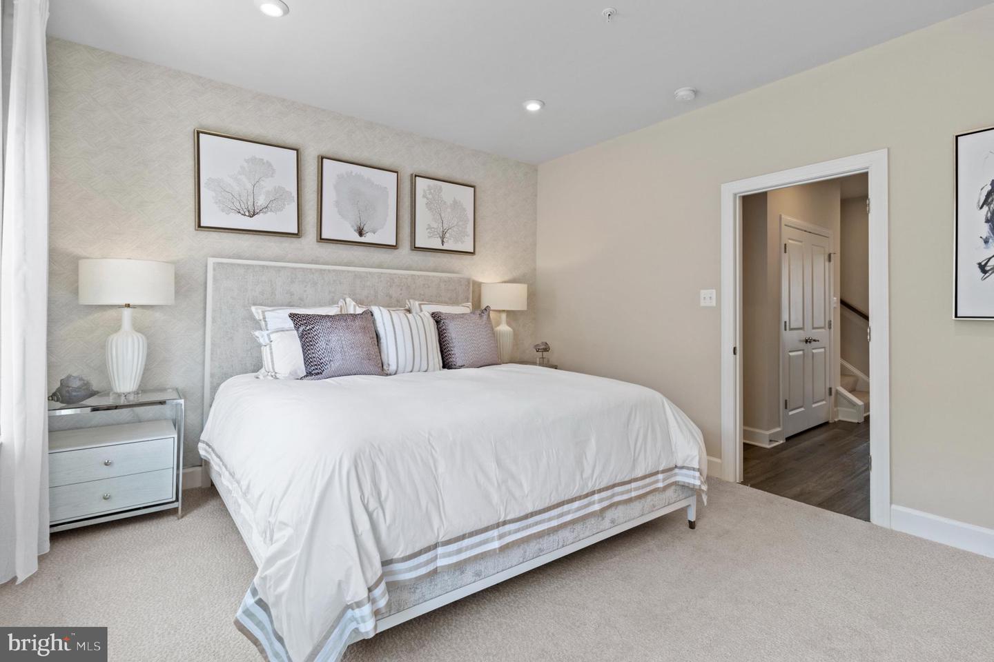 3401 Carnaby St Property Photo 14