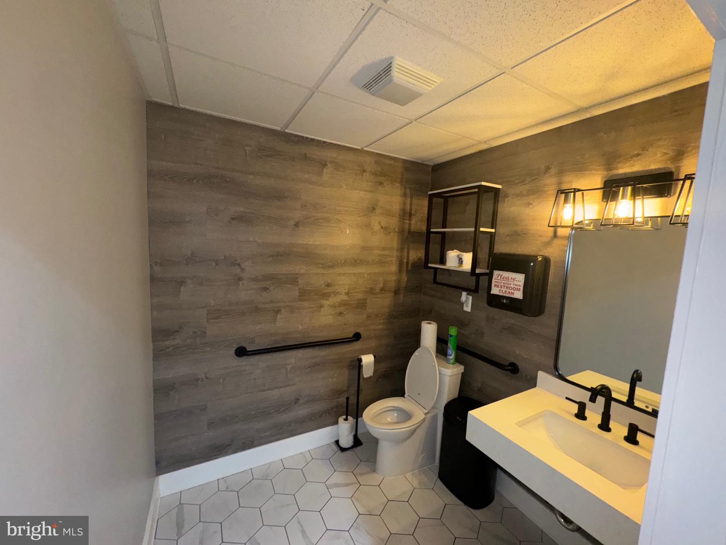 7821 Property Photo 12