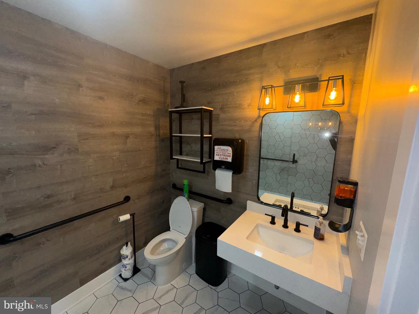 7821 Property Photo 27