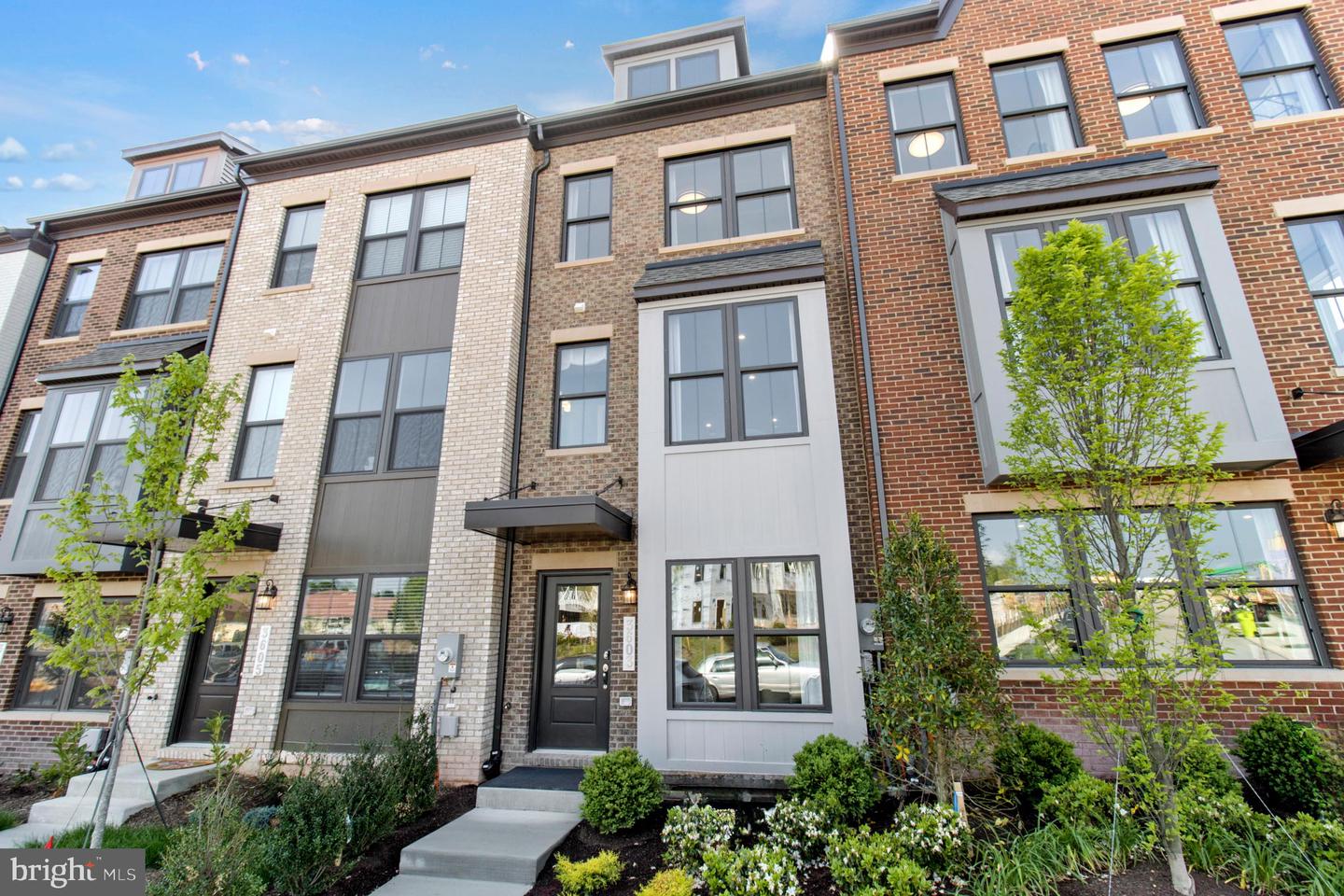 5937 Northwest Dr Property Photo 1