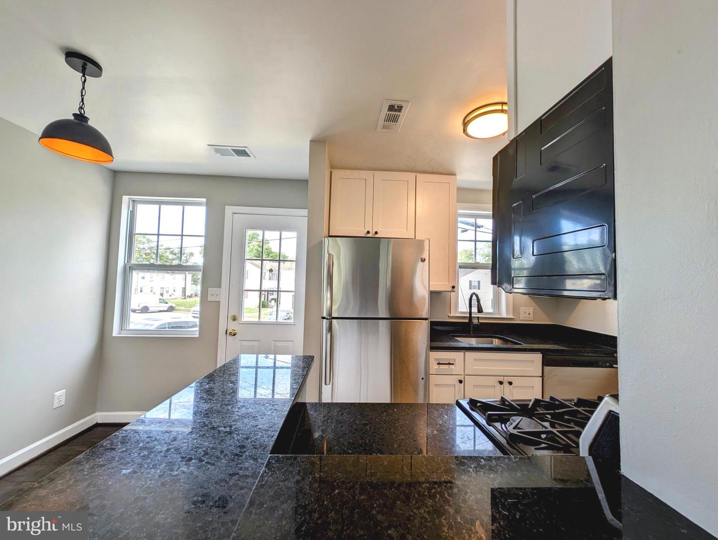 6892 Hawthorne St Property Photo 2