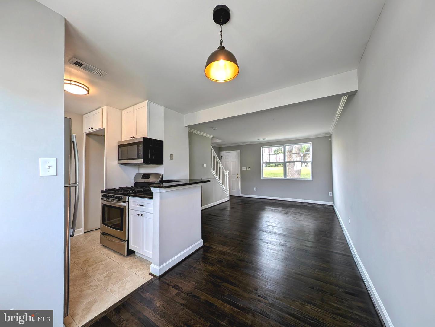 6892 Hawthorne St Property Photo 3