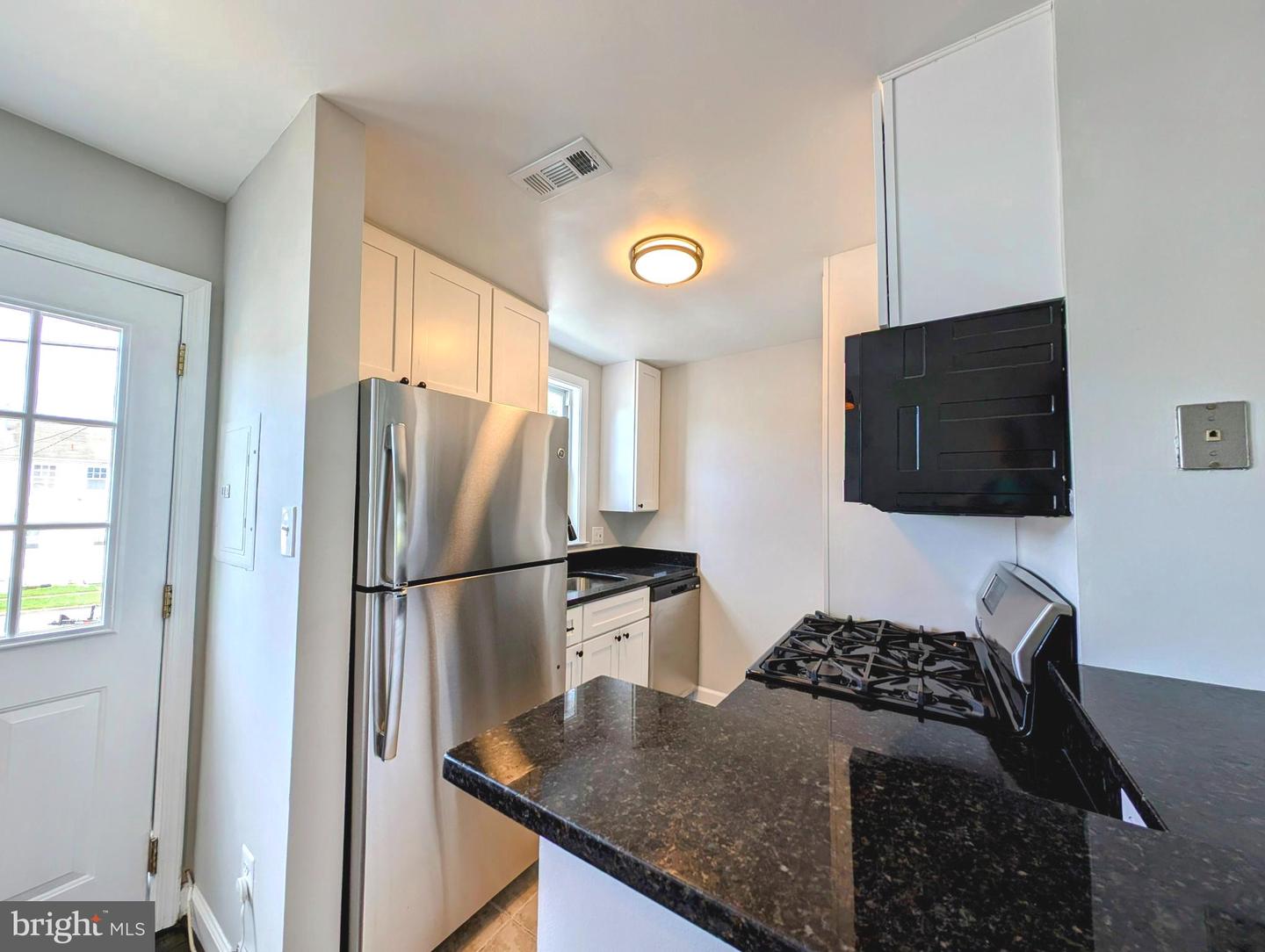 6892 Hawthorne St Property Photo 4
