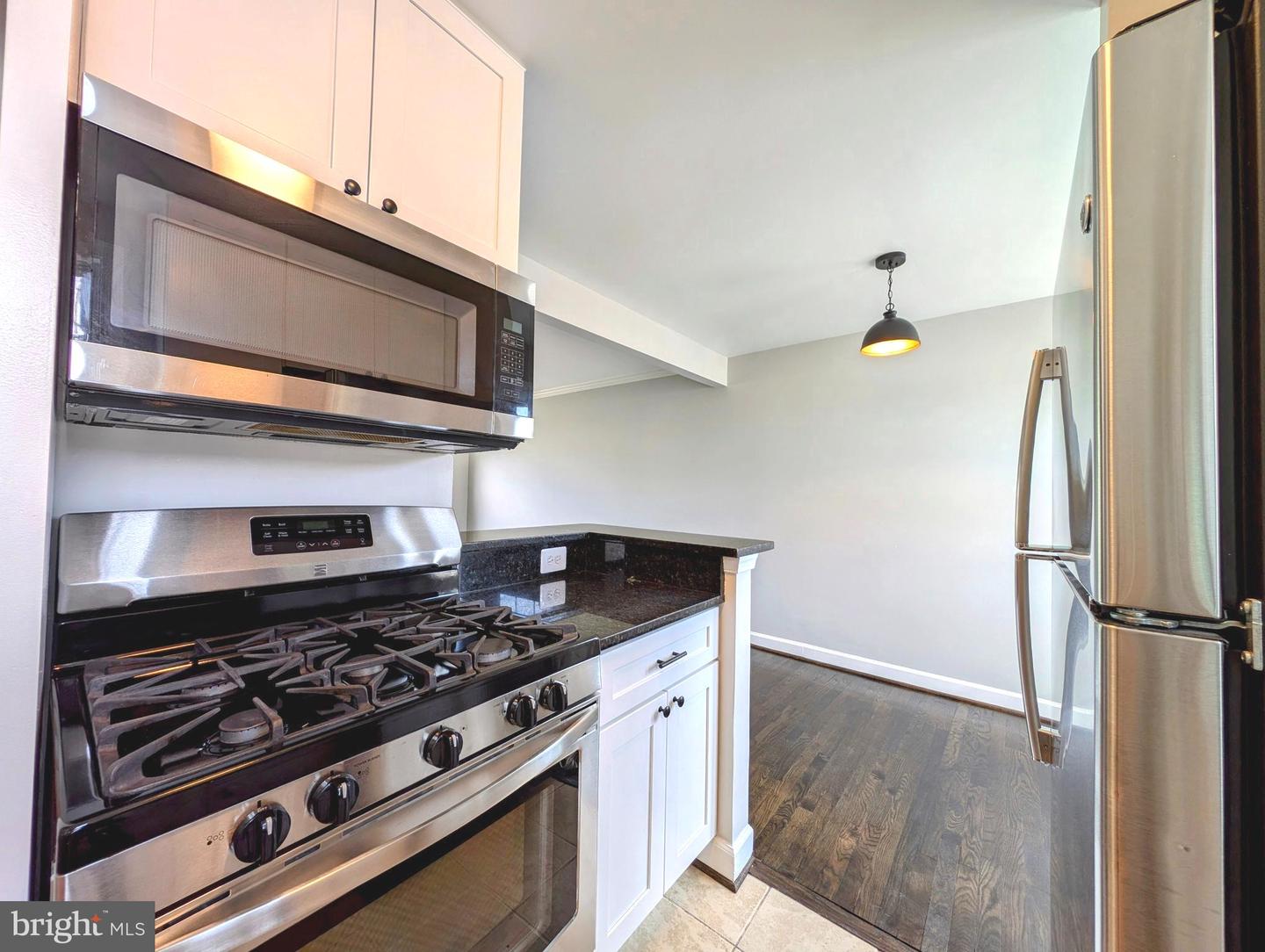 6892 Hawthorne St Property Photo 5