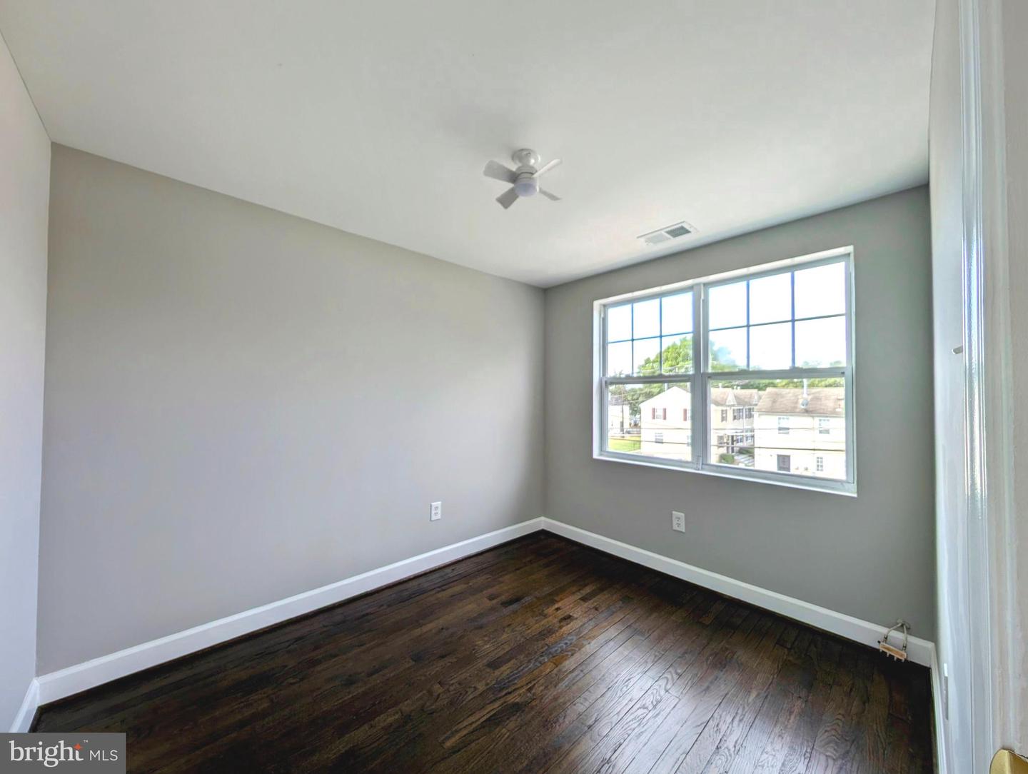 6892 Hawthorne St Property Photo 10