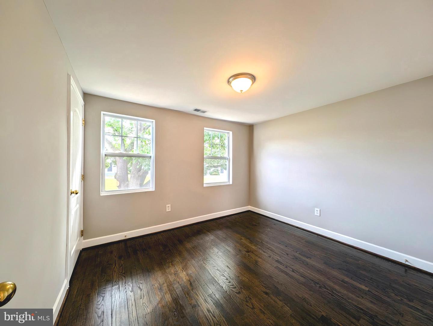 6892 Hawthorne St Property Photo 11