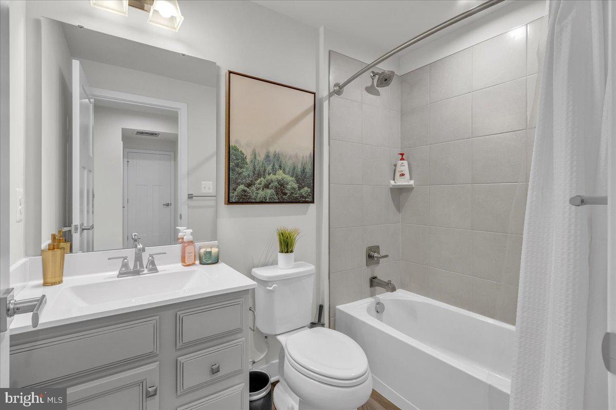 10708 Presidential Pkwy Property Photo 17