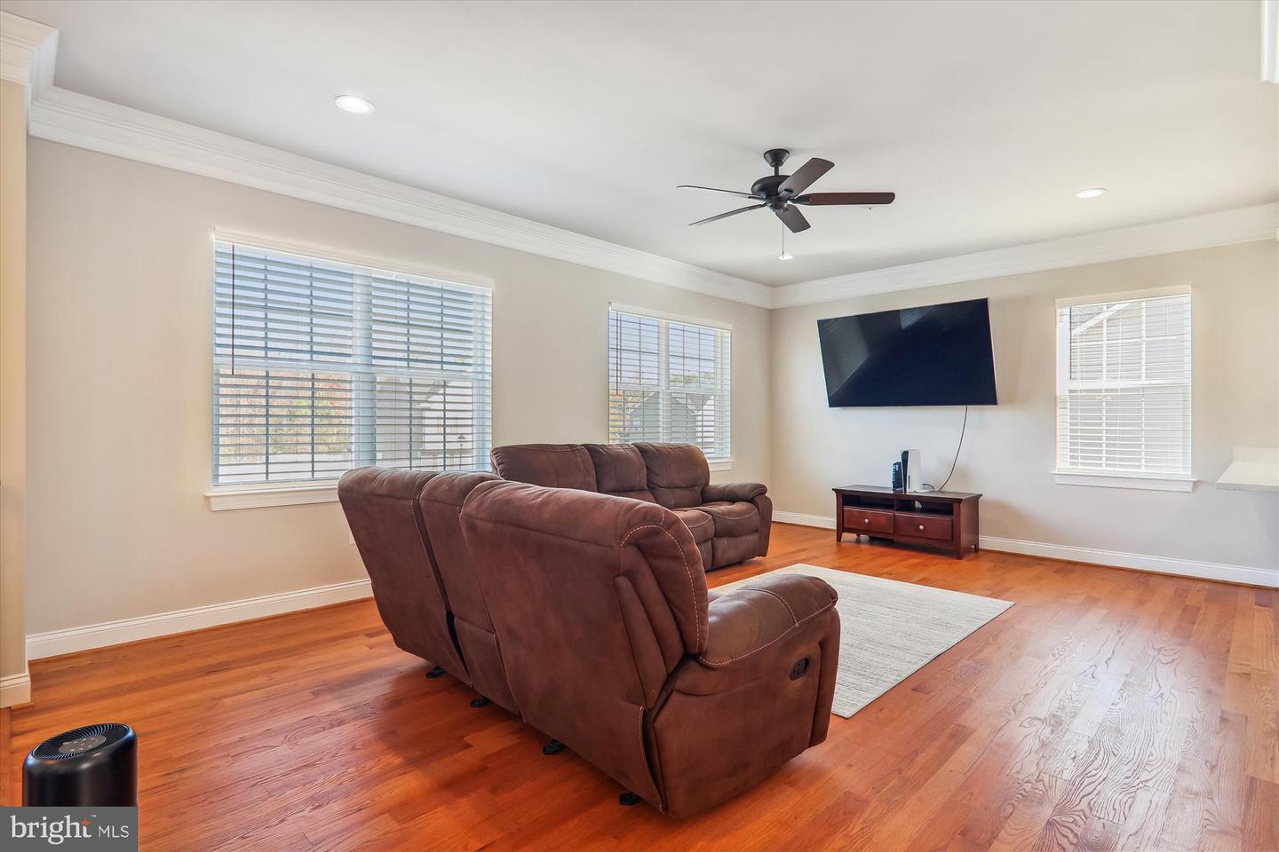 4639 Pendall Dr Property Photo 3