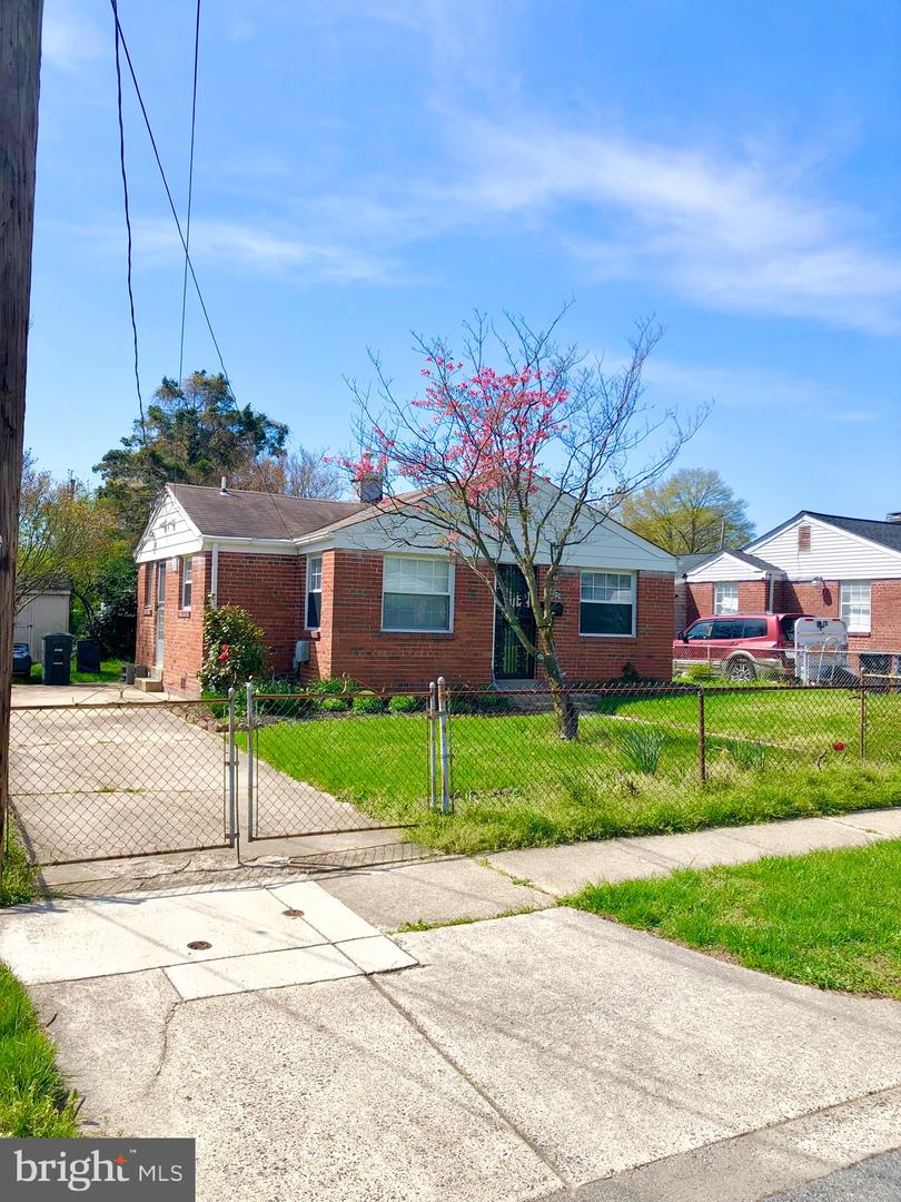 2405 Fordham Pl Property Photo
