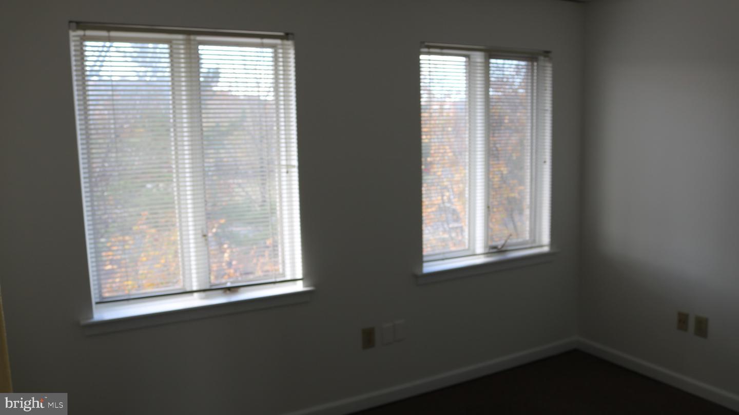 7211-c Hanover Pkwy #1/3/32 Property Photo 12