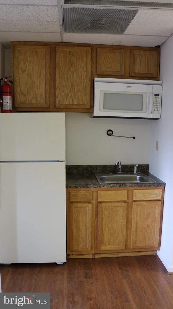 7211-c Hanover Pkwy #1/3/32 Property Photo 16