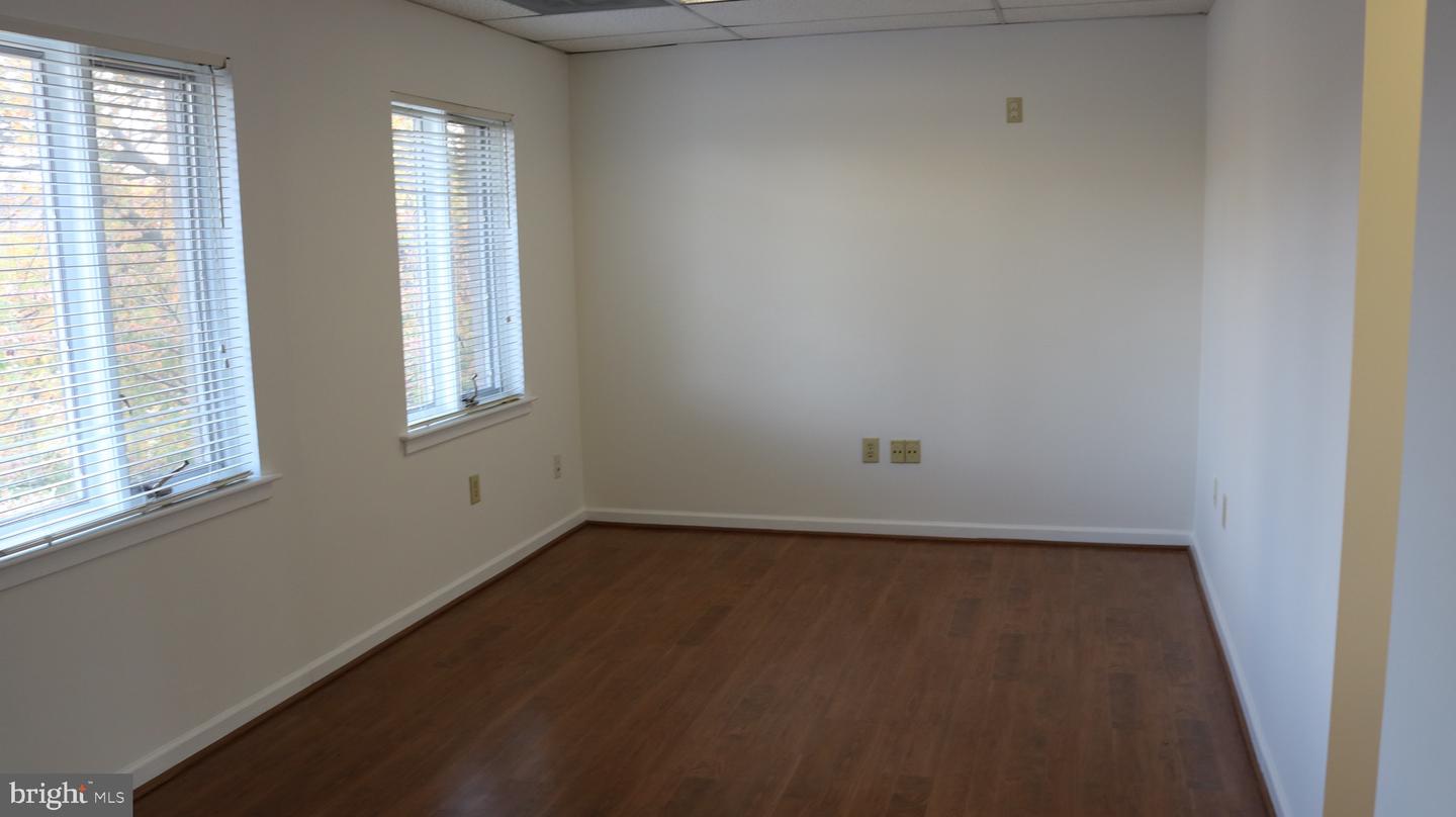 7211-c Hanover Pkwy #1/3/32 Property Photo 23