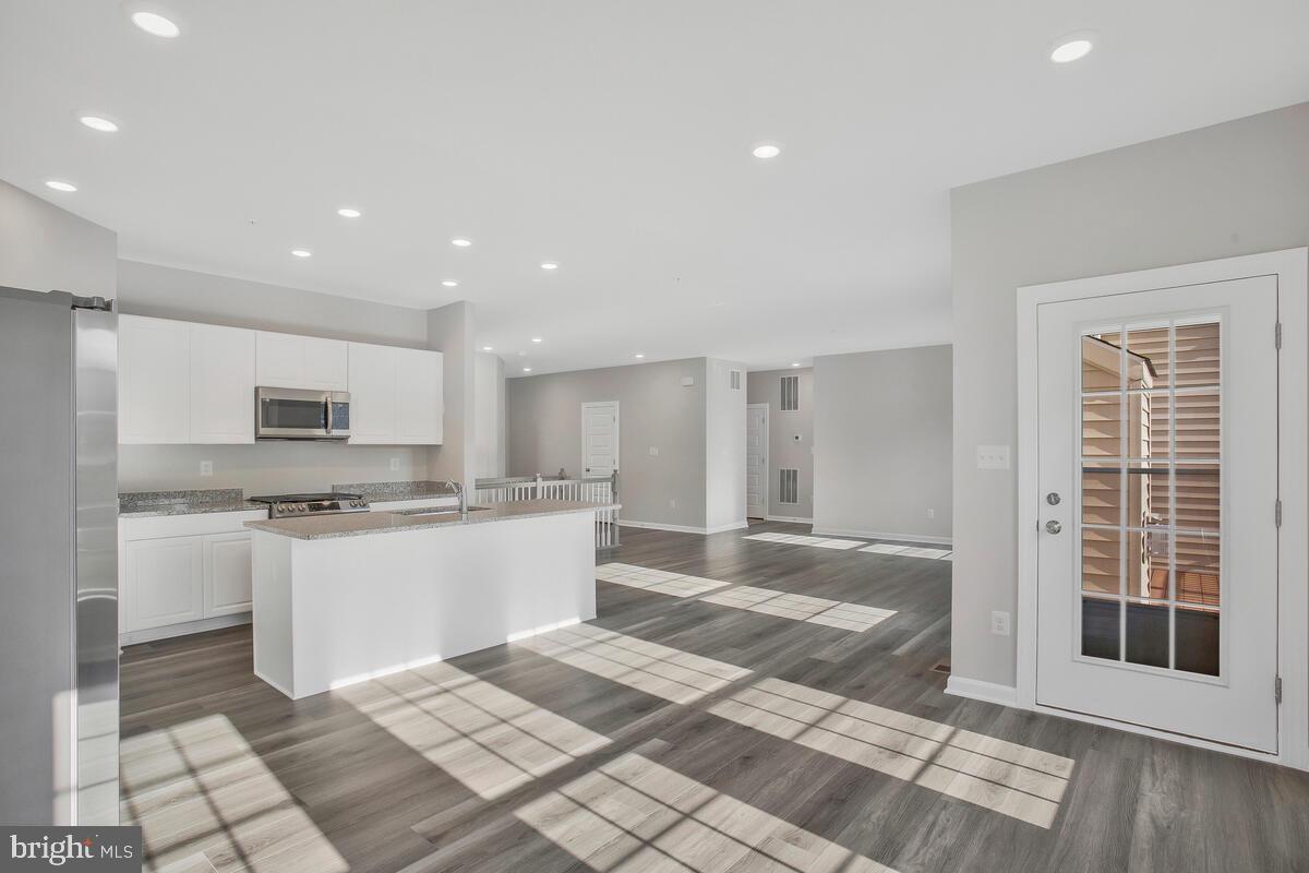 12806 Savannah Xing Property Photo 7