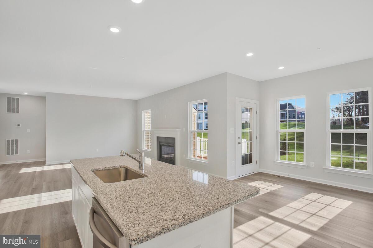12806 Savannah Xing Property Photo 13
