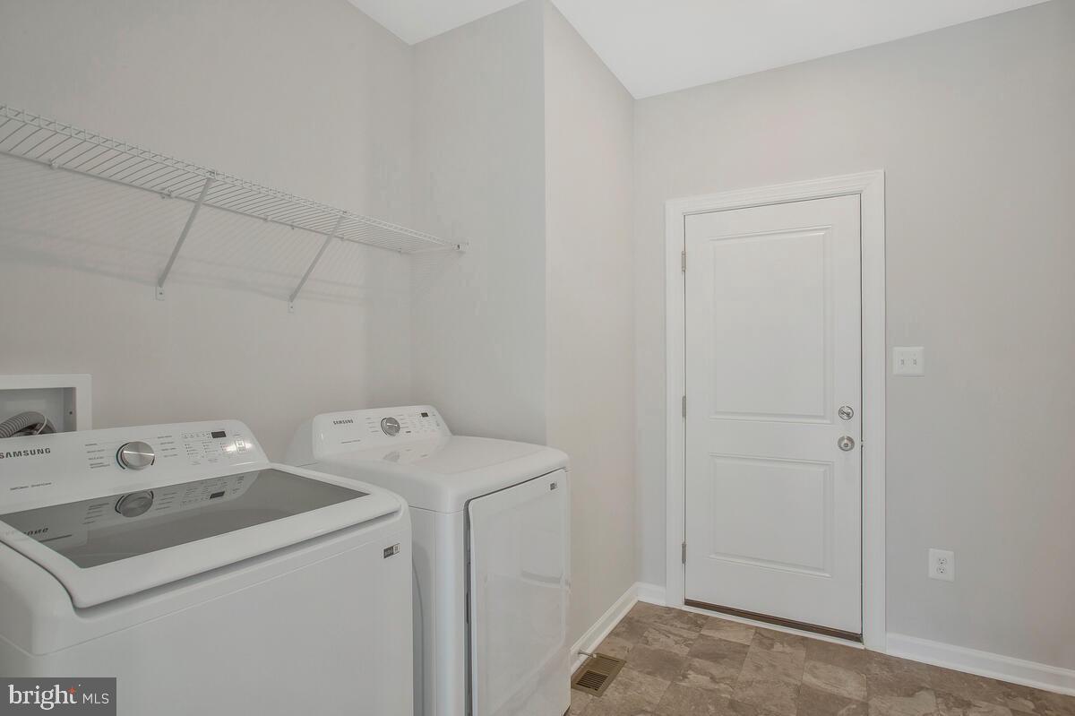12806 Savannah Xing Property Photo 14