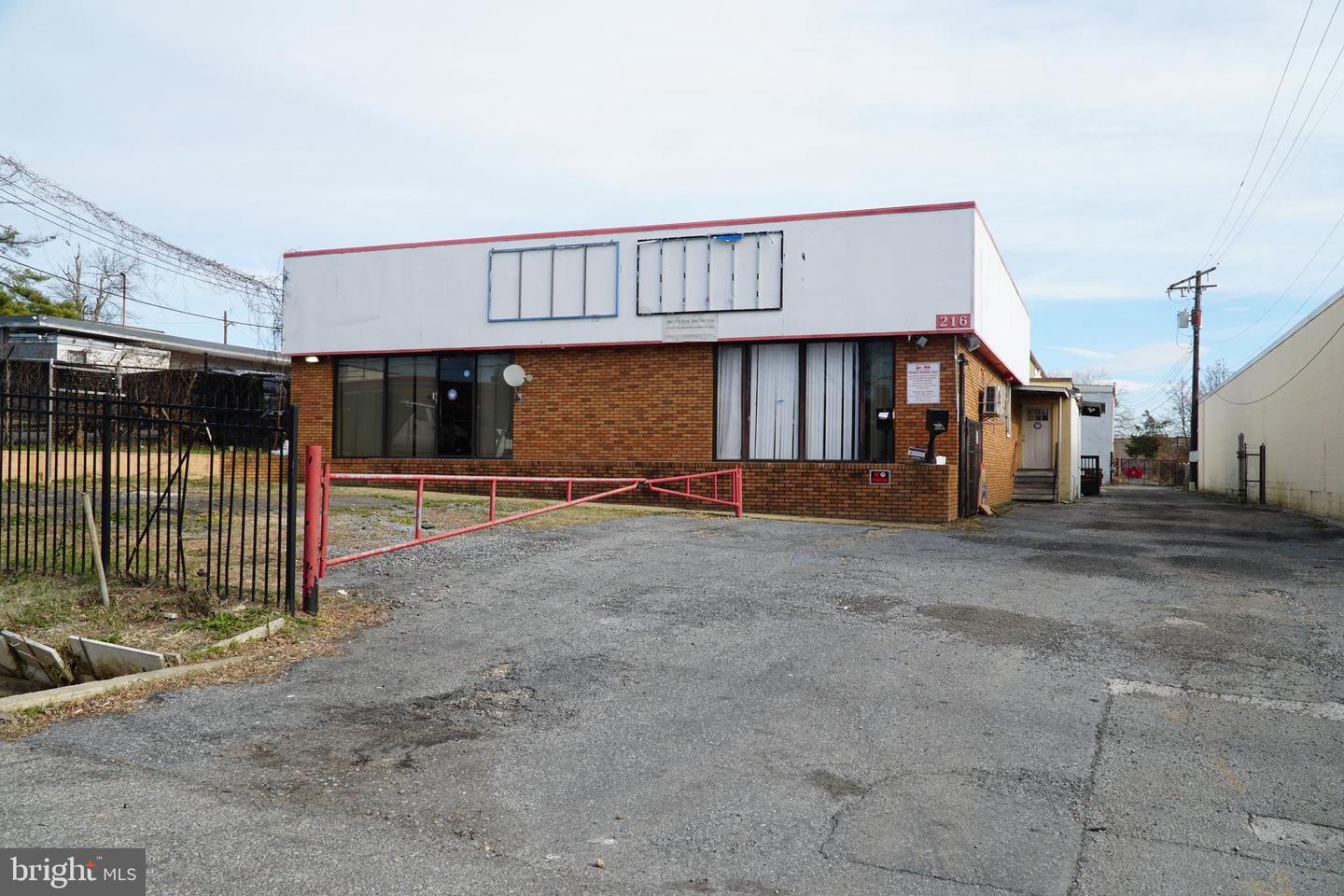 216 W Hampton Ave Property Photo 1