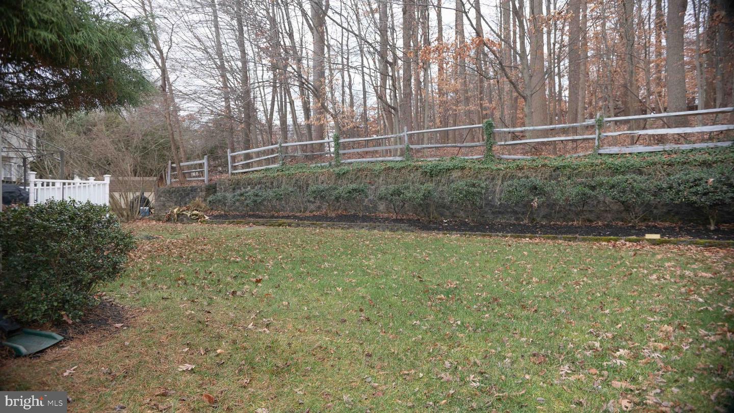12817 Glasgow Ct Property Photo 11