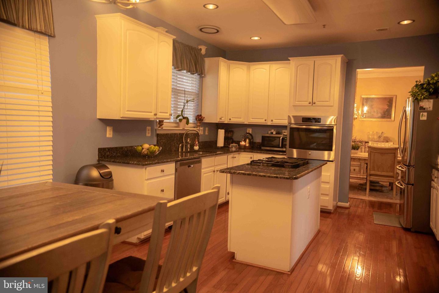 12817 Glasgow Ct Property Photo 17