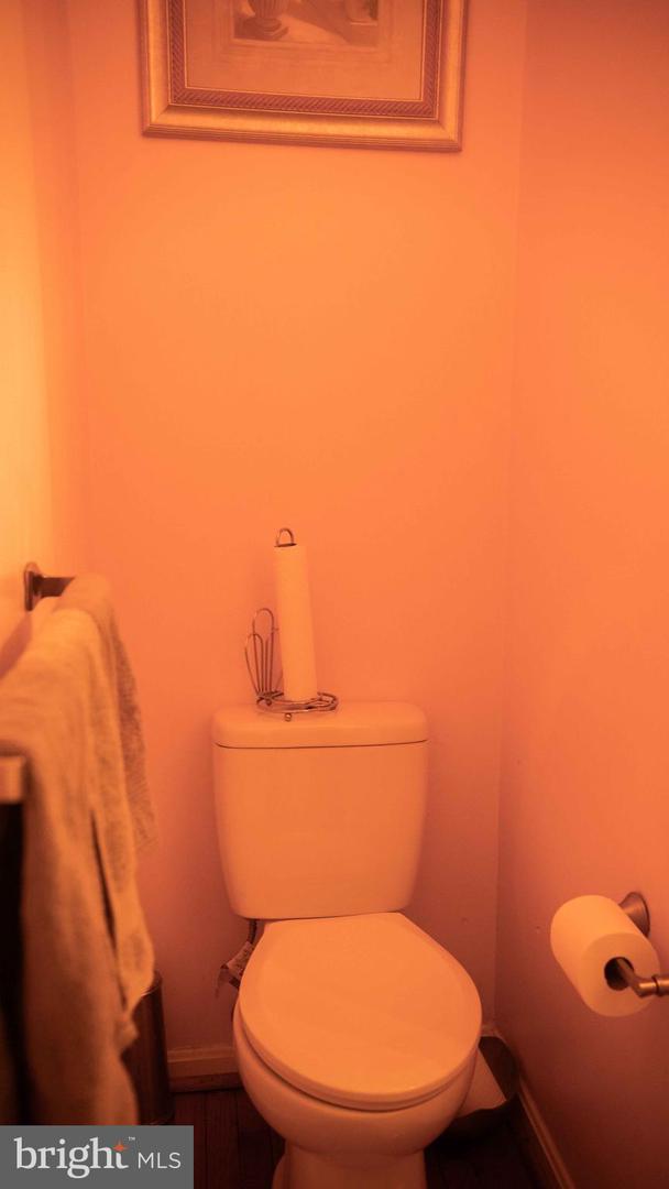 12817 Glasgow Ct Property Photo 23