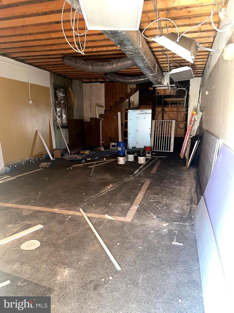 377 Main St Property Photo 3