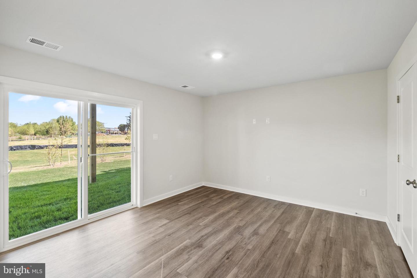 16632 Green Glade Dr Property Photo 5