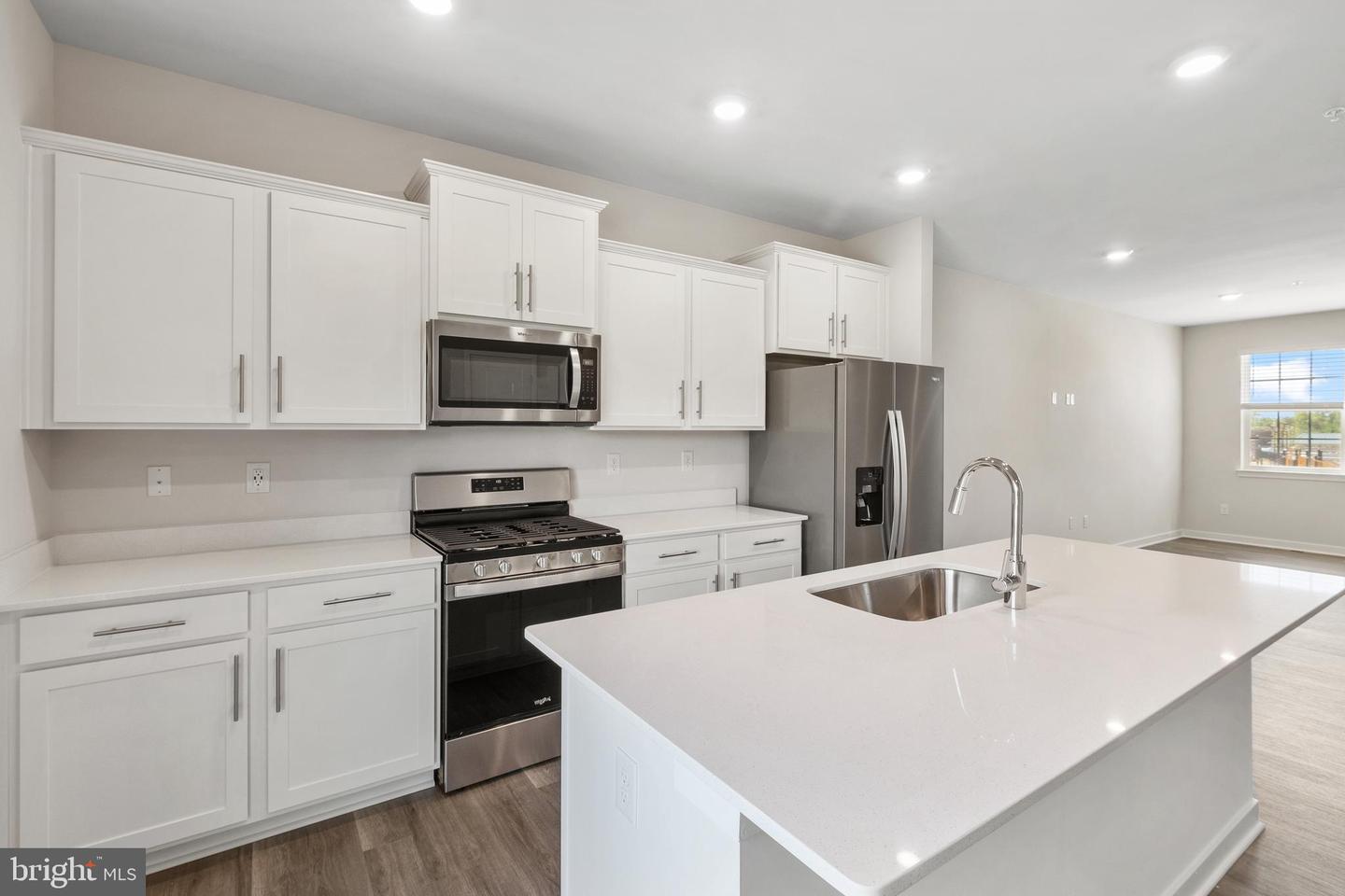 16632 Green Glade Dr Property Photo 8