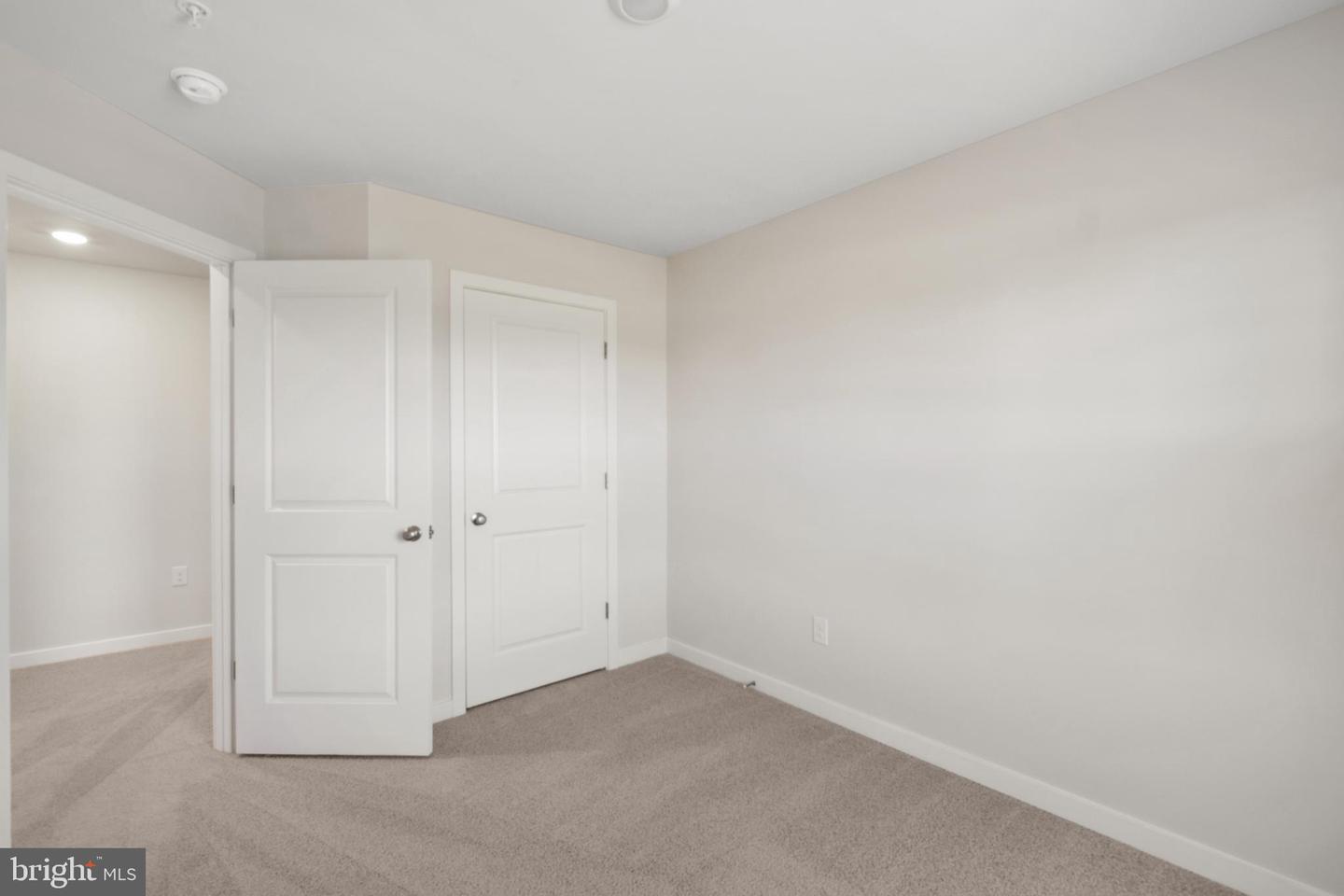 16632 Green Glade Dr Property Photo 14