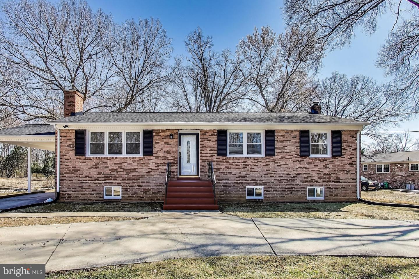 303 Farmhouse Rd Property Photo