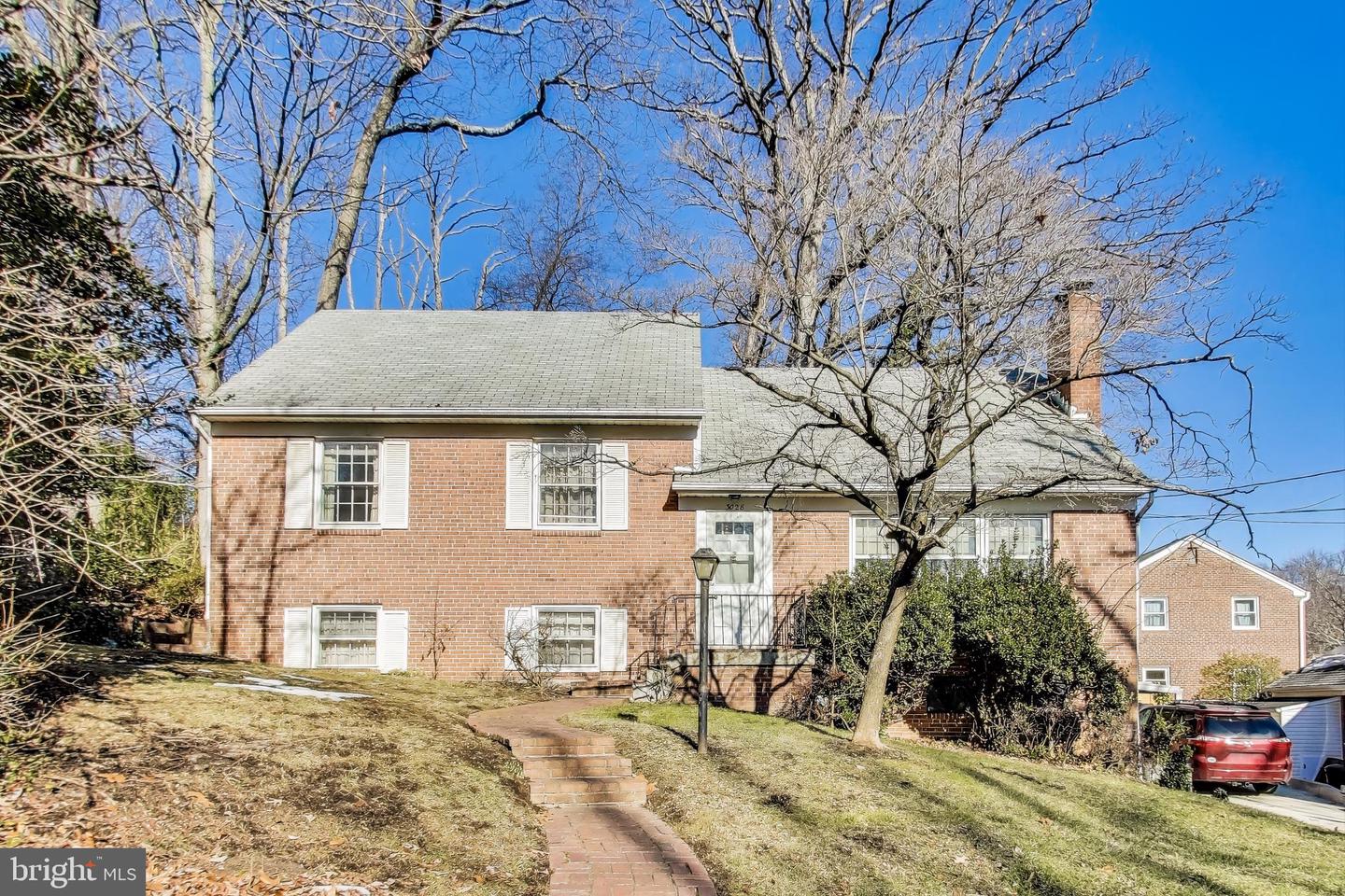 3028 Crest Property Photo