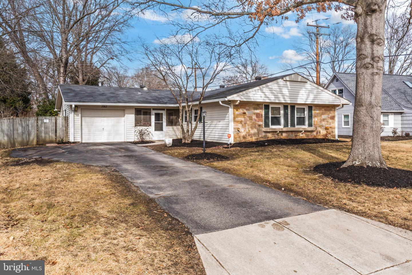 3913 Yarmouth Ln Property Photo 2
