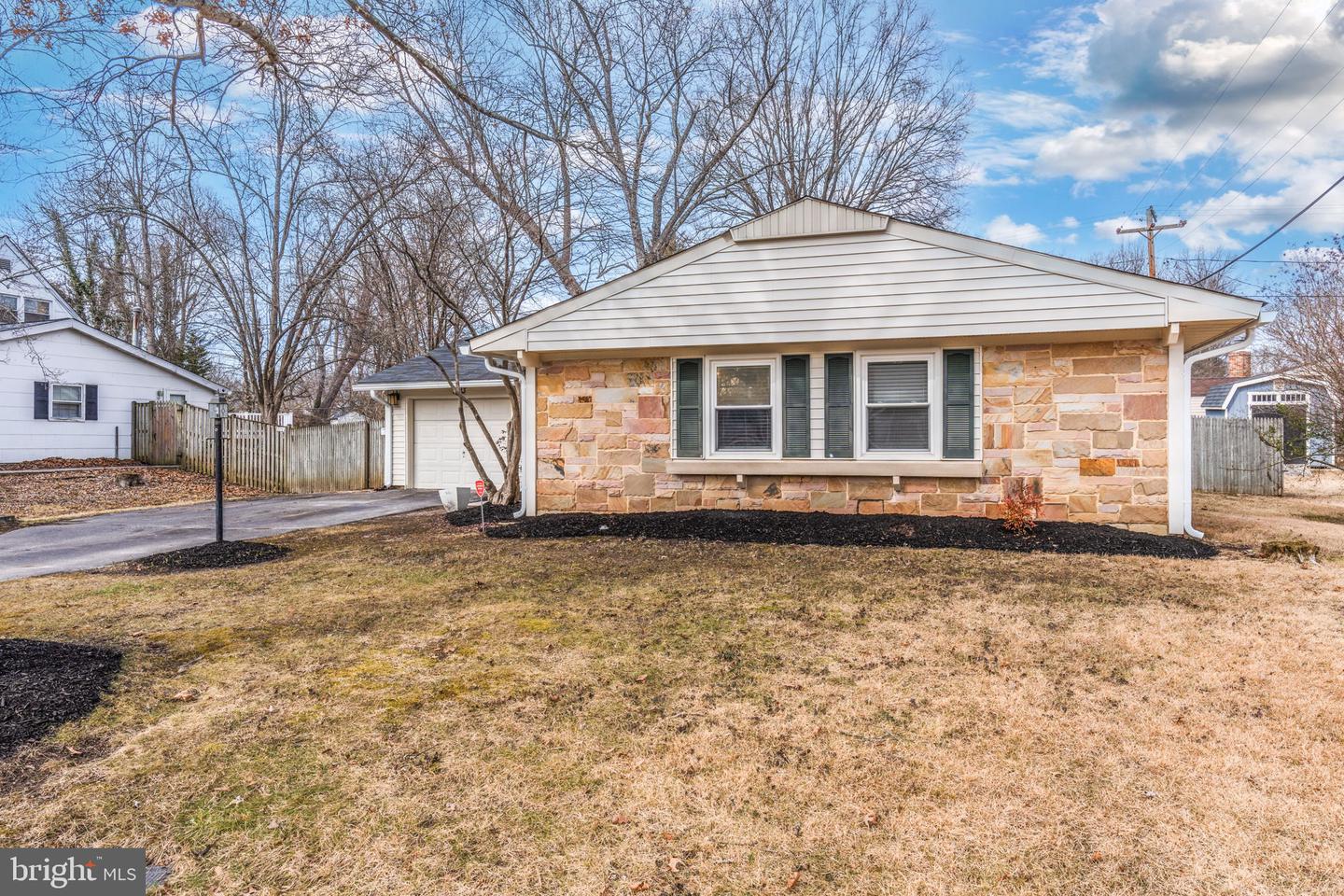 3913 Yarmouth Ln Property Photo 3