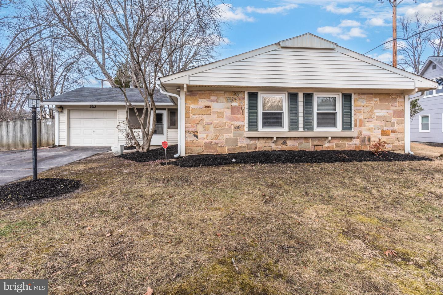 3913 Yarmouth Ln Property Photo 4