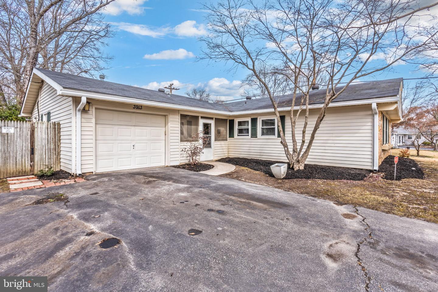 3913 Yarmouth Ln Property Photo 5