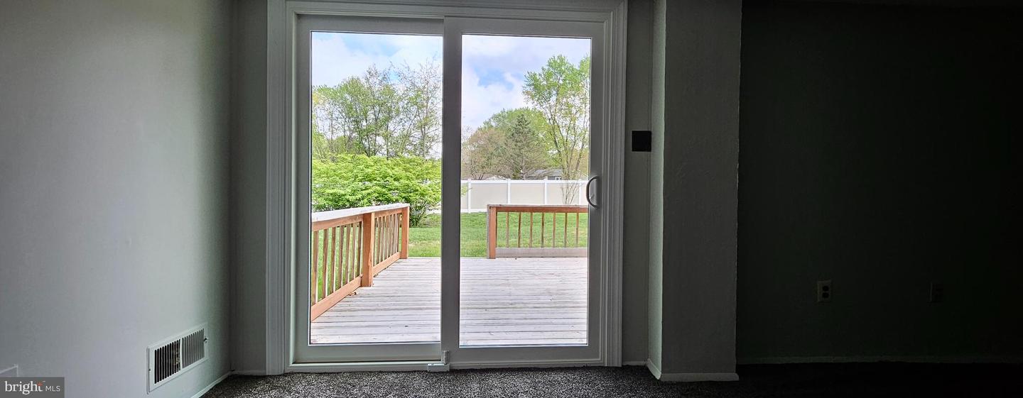 16914 Dorchester Pl Property Photo 2