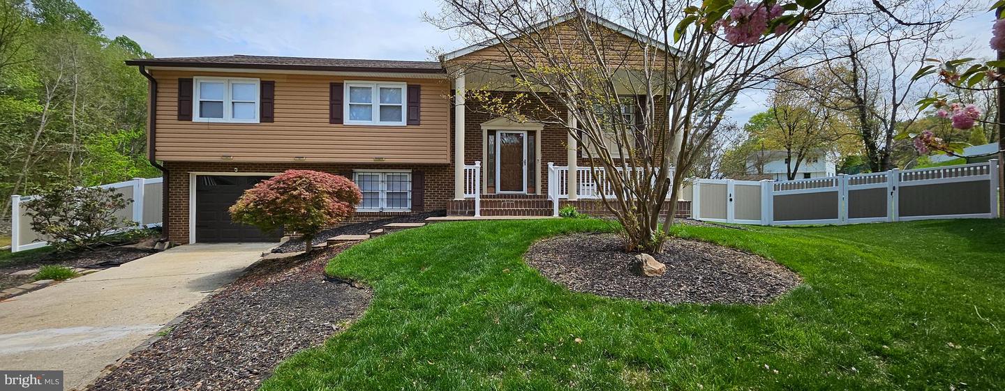 16914 Dorchester Pl Property Photo 3