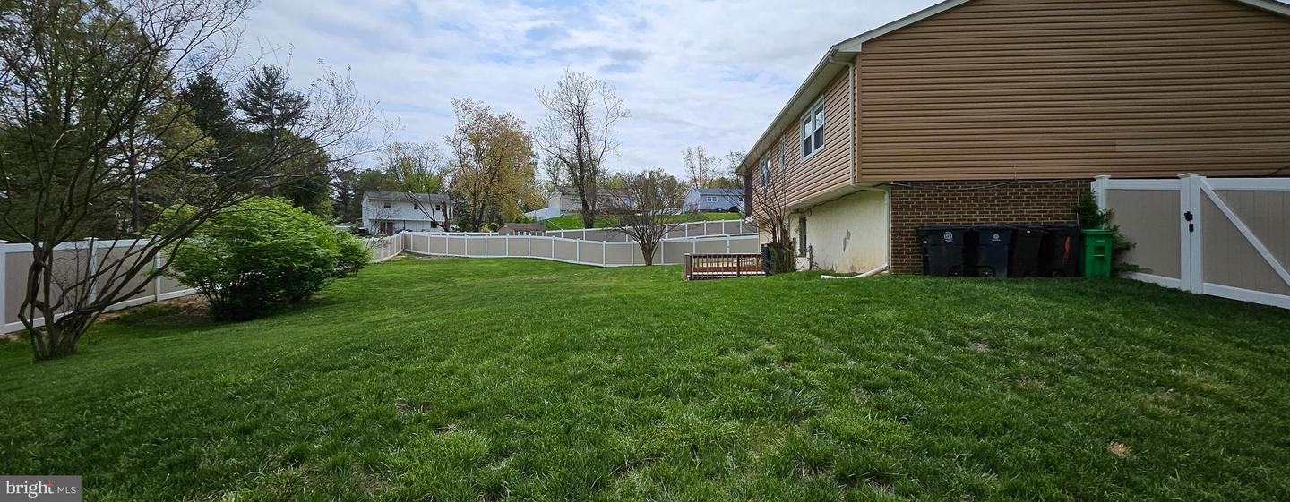 16914 Dorchester Pl Property Photo 4