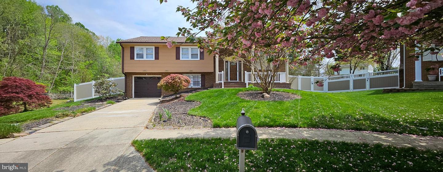 16914 Dorchester Pl Property Photo 5