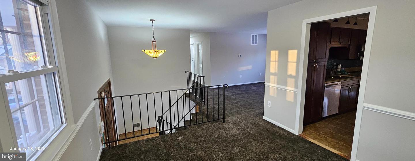 16914 Dorchester Pl Property Photo 8