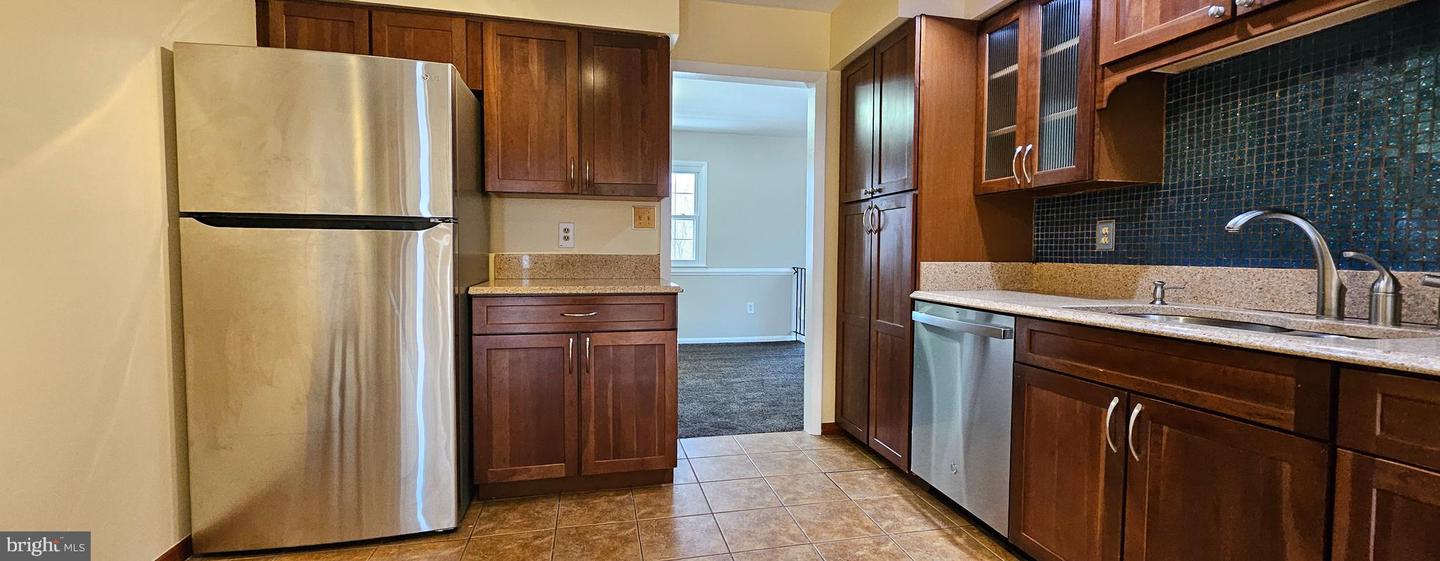 16914 Dorchester Pl Property Photo 11
