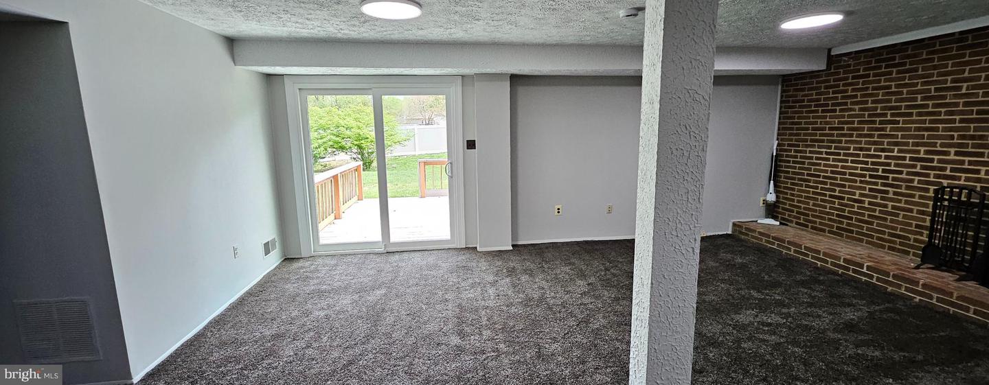 16914 Dorchester Pl Property Photo 20