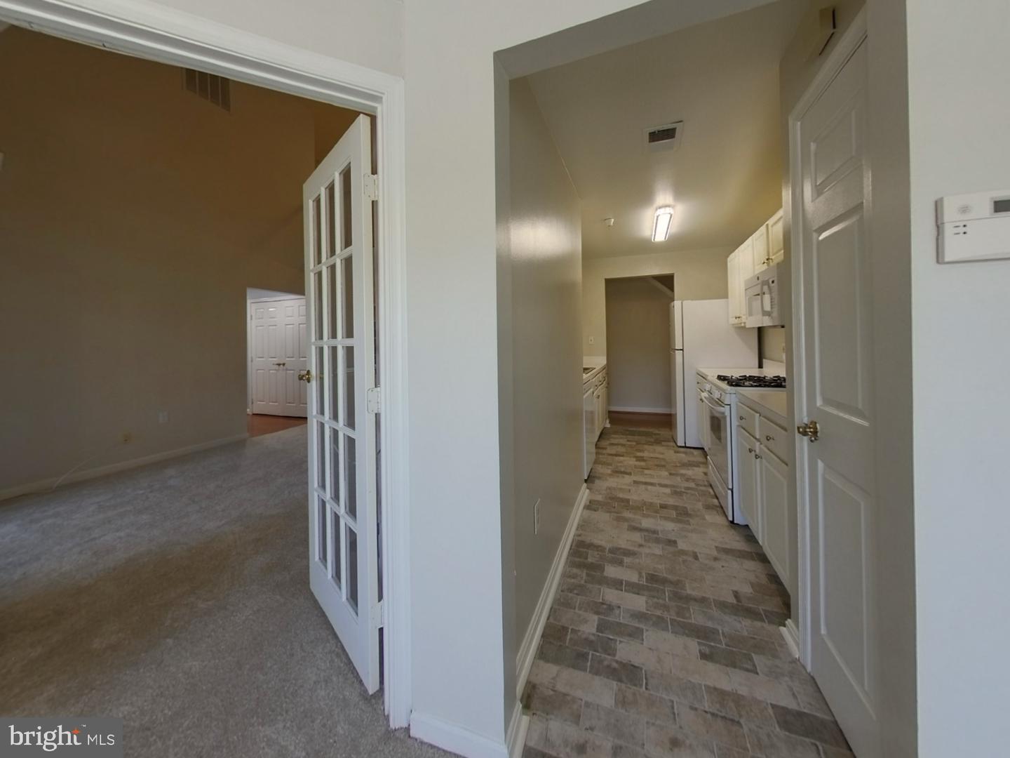 6600 Lake Park Dr #2e Property Photo 3