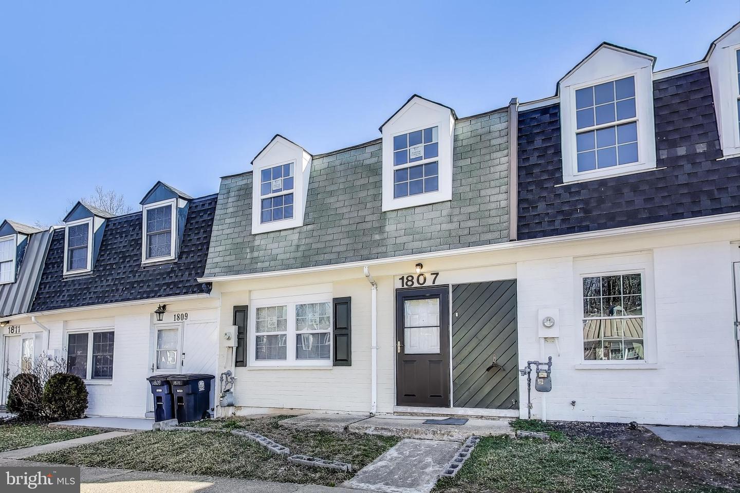 1807 Village Green #x-129 Property Photo 1