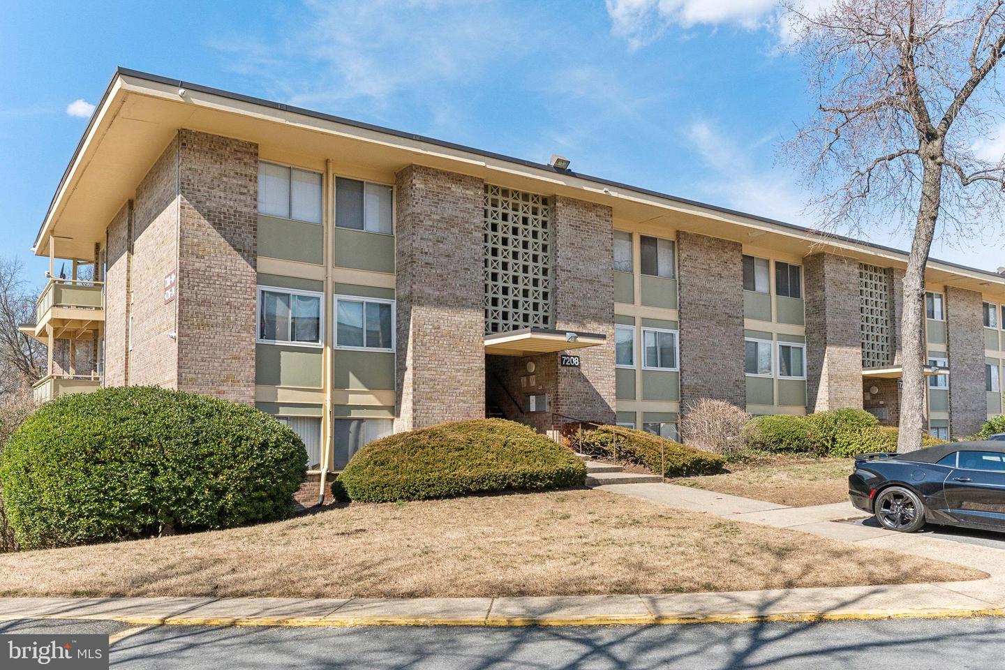 7208 Donnell Pl #d Property Photo