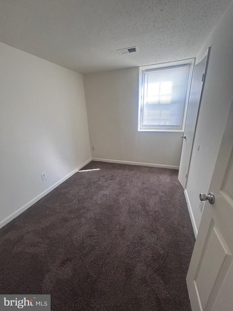 1734 Dutch Village Dr #n-370 Property Photo 16