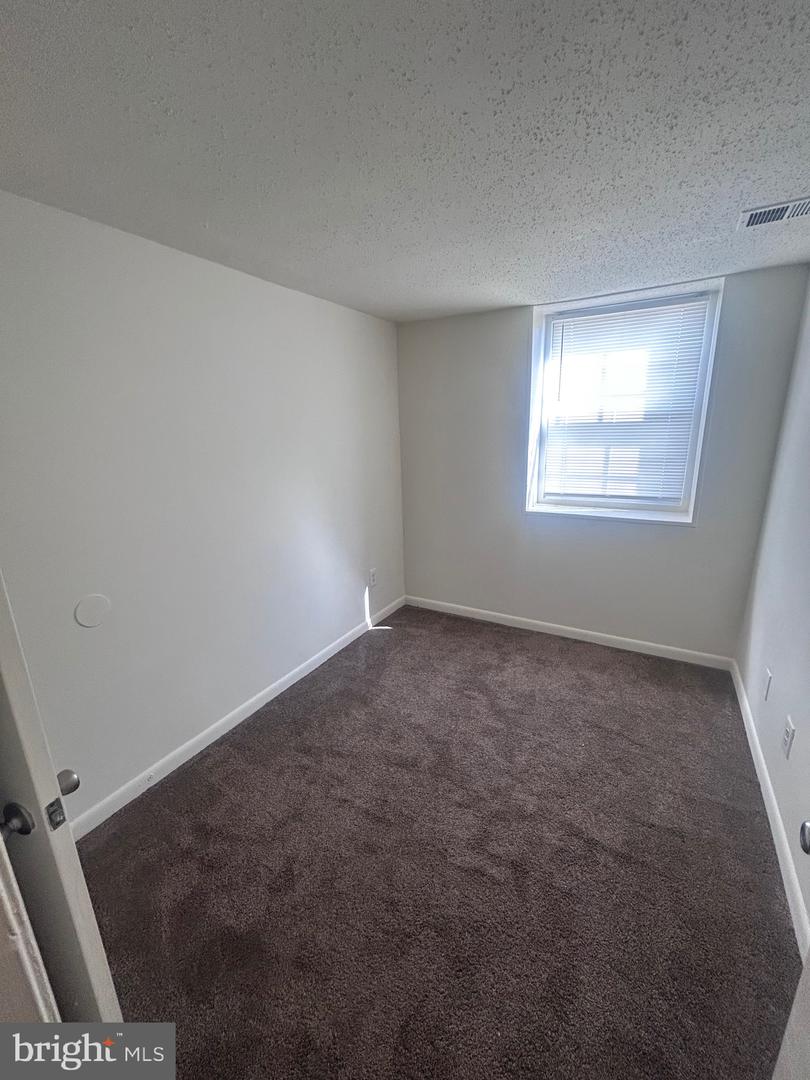 1734 Dutch Village Dr #n-370 Property Photo 18
