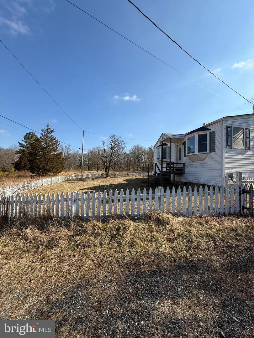 11404 Robert Crain Hwy Property Photo 3