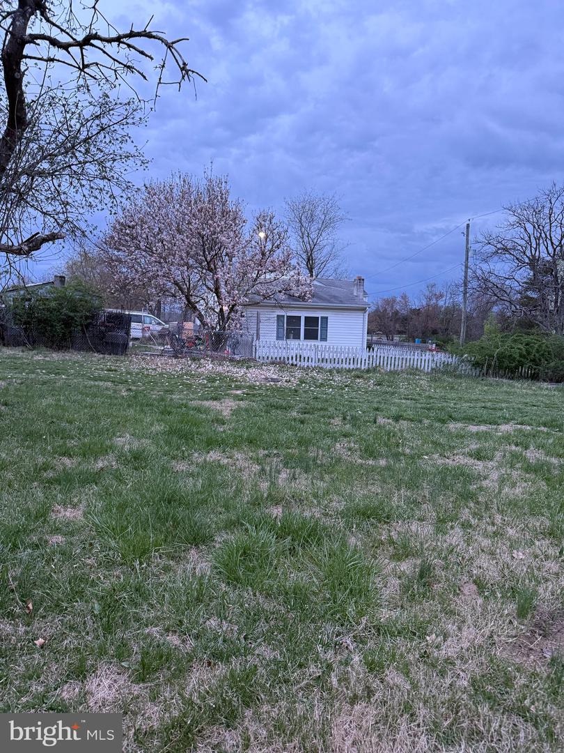 11404 Robert Crain Hwy Property Photo 17